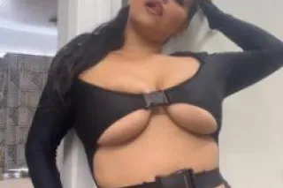 sexy latina mami - Image 1