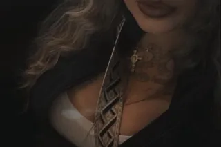 SLIM THICK 4'8 160lbs 😘😘😘 - Image 1